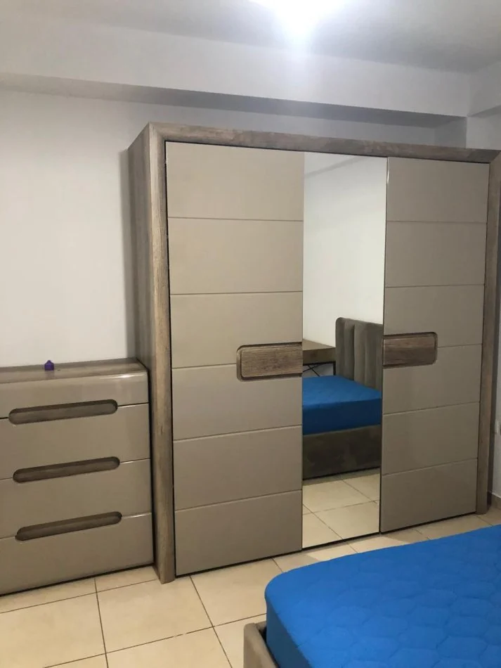 Tirane, jepet me qera apartament 2+1 Kati 1, 100 m² 600 € (Rruga kavajes)