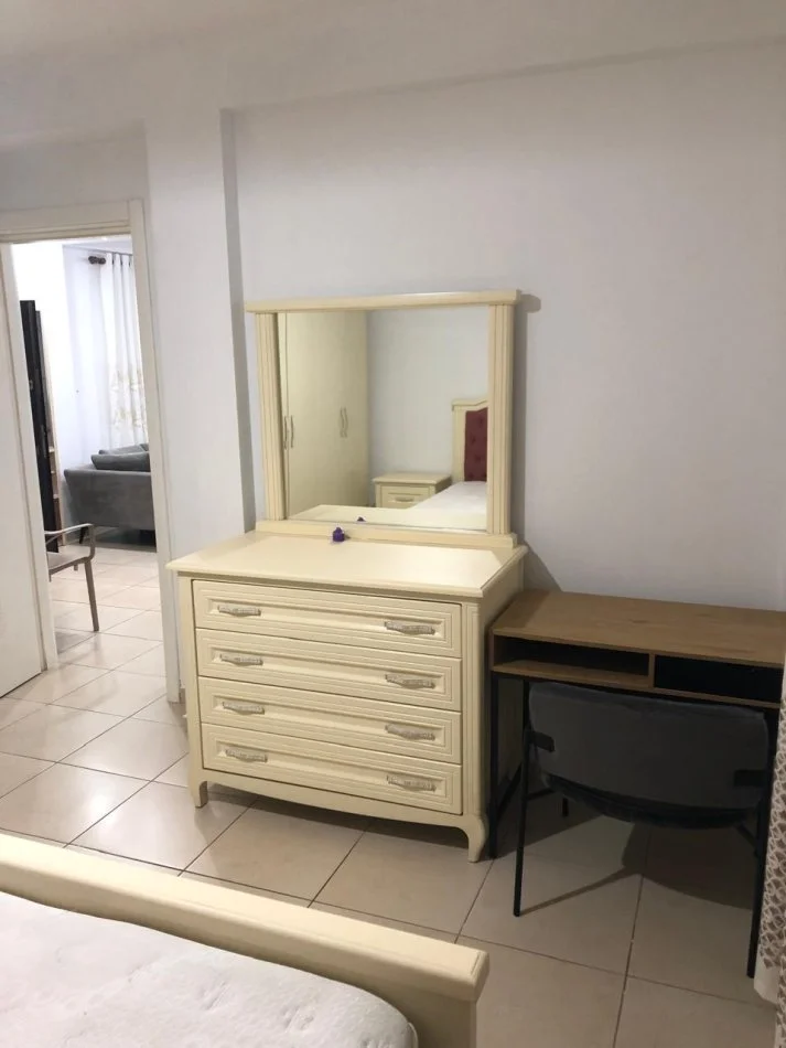 Tirane, jepet me qera apartament 2+1 Kati 1, 100 m² 600 € (Rruga kavajes)