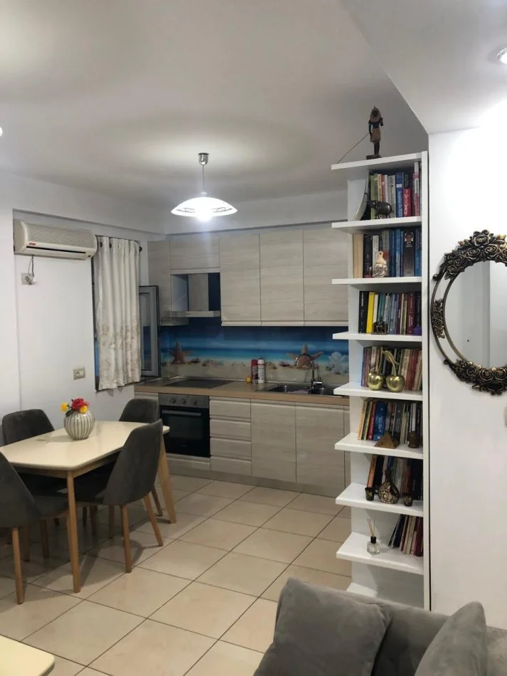 Tirane, jepet me qera apartament 2+1 Kati 1, 100 m² 600 € (Rruga kavajes)