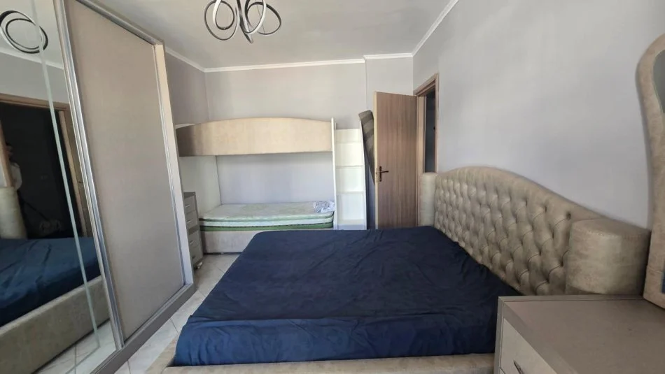 Tirane, jepet me qera apartament 1+1+Ballkon Kati 7, 70 m² 380 € (Besim Alla)