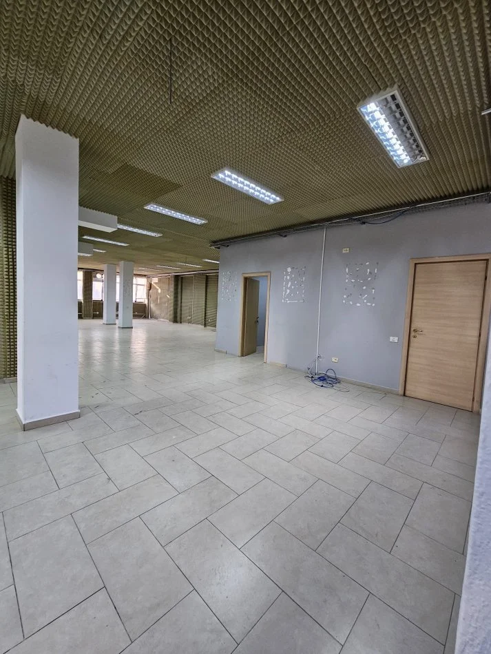Tirane, jepet me qera ambjent biznesi Kati 2, 320 m² 3.000 € (Rruga elbasanit)
