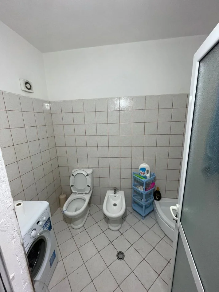 Tirane, shitet apartament 3+1+Ballkon Kati 5, 117 m² 130.000 € (Prane Vila L)