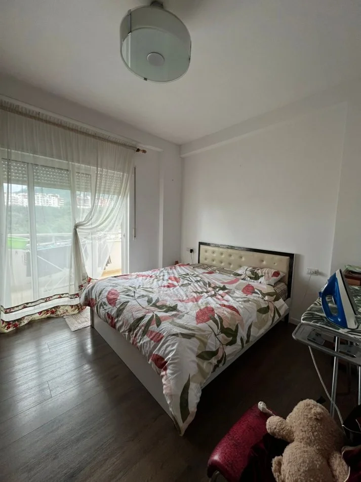 Tirane, shitet apartament 1+1+Ballkon Kati 4, 84 m² 100.001 € (Rruga Muhamed Deliu Fresk)