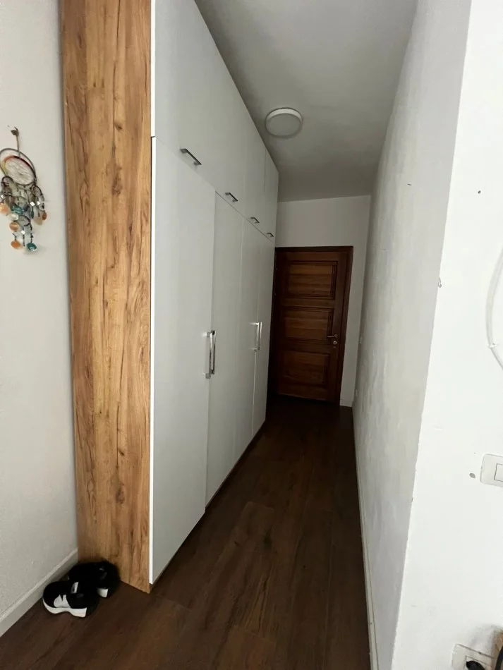 Tirane, shitet apartament 1+1+Ballkon Kati 4, 84 m² 100.001 € (Rruga Muhamed Deliu Fresk)