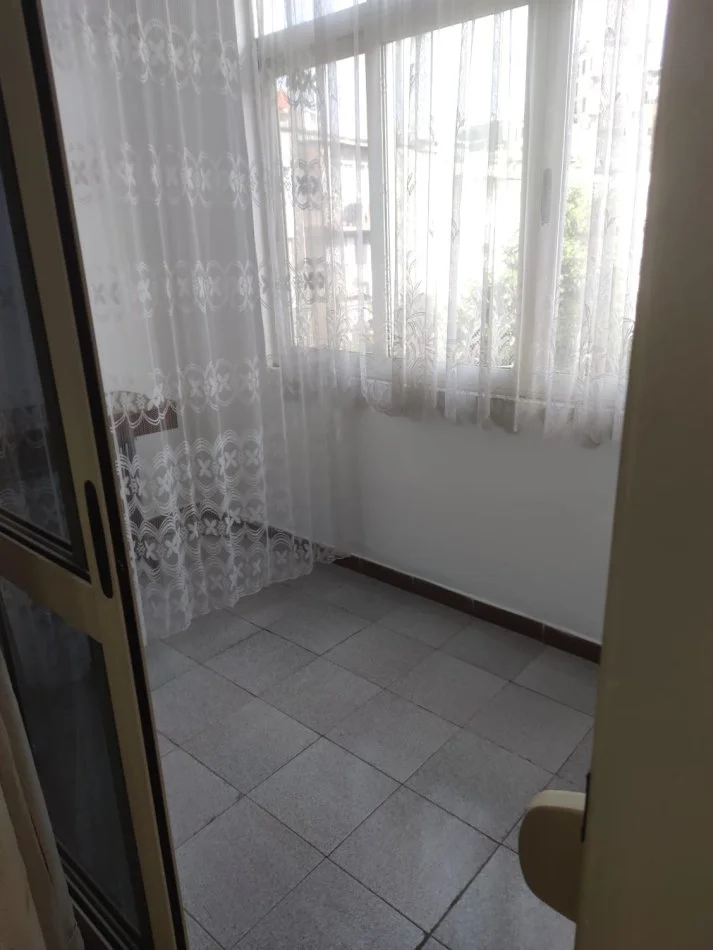 Shqiperi, jepet me qera apartament 3+1+Ballkon , 113 m² 600 € (Rruga Sulejman Delvina)