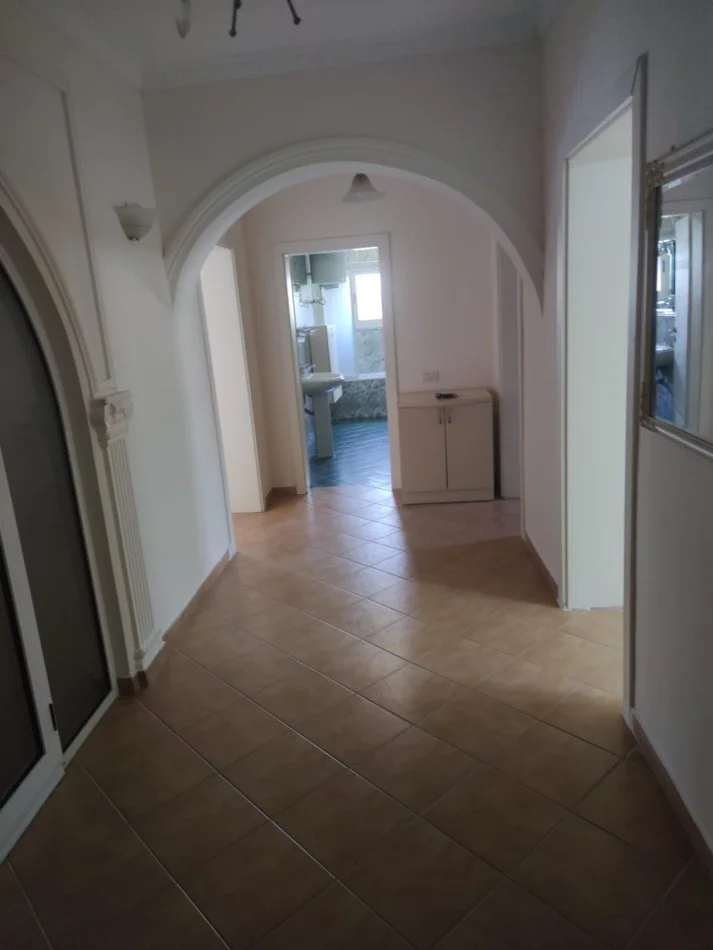 Shqiperi, jepet me qera apartament 3+1+Ballkon , 113 m² 600 € (Rruga Sulejman Delvina)