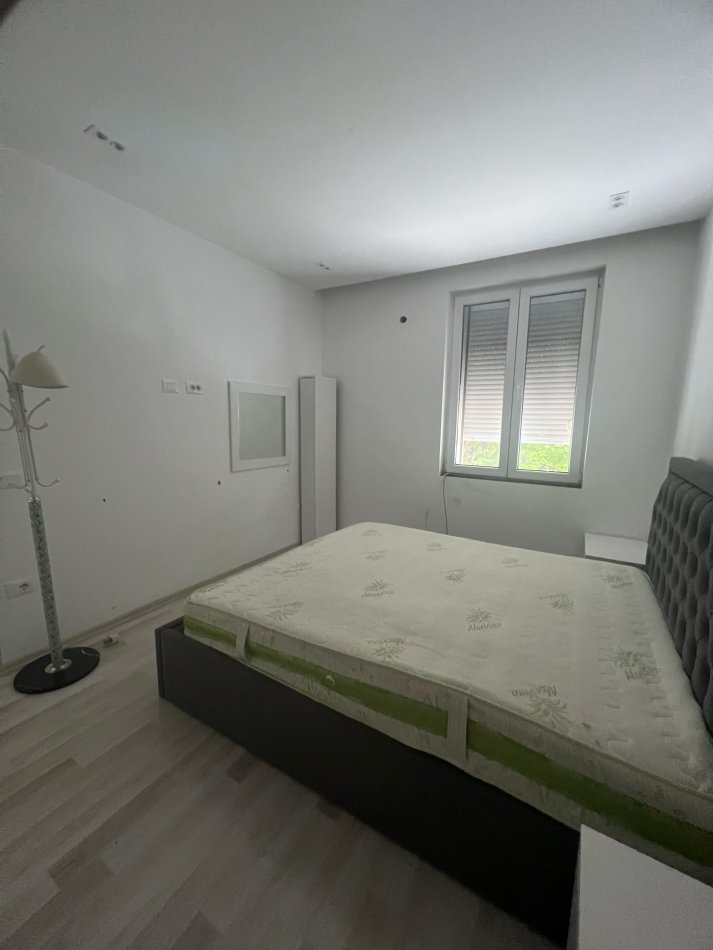 Tirane, jepet me qera apartament 1+1 Kati 2, 59 m² 600 € (Komuna e Parisit)