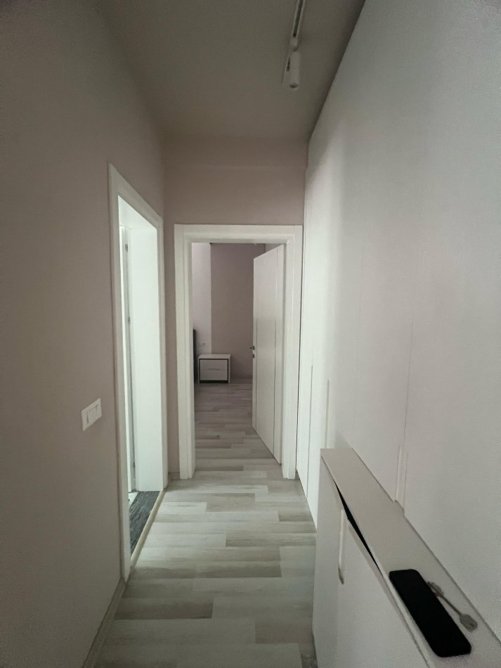 Tirane, jepet me qera apartament 1+1 Kati 2, 59 m² 600 € (Komuna e Parisit)
