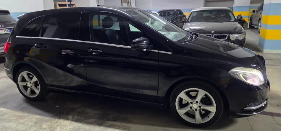 Tirane, shes makine Benz