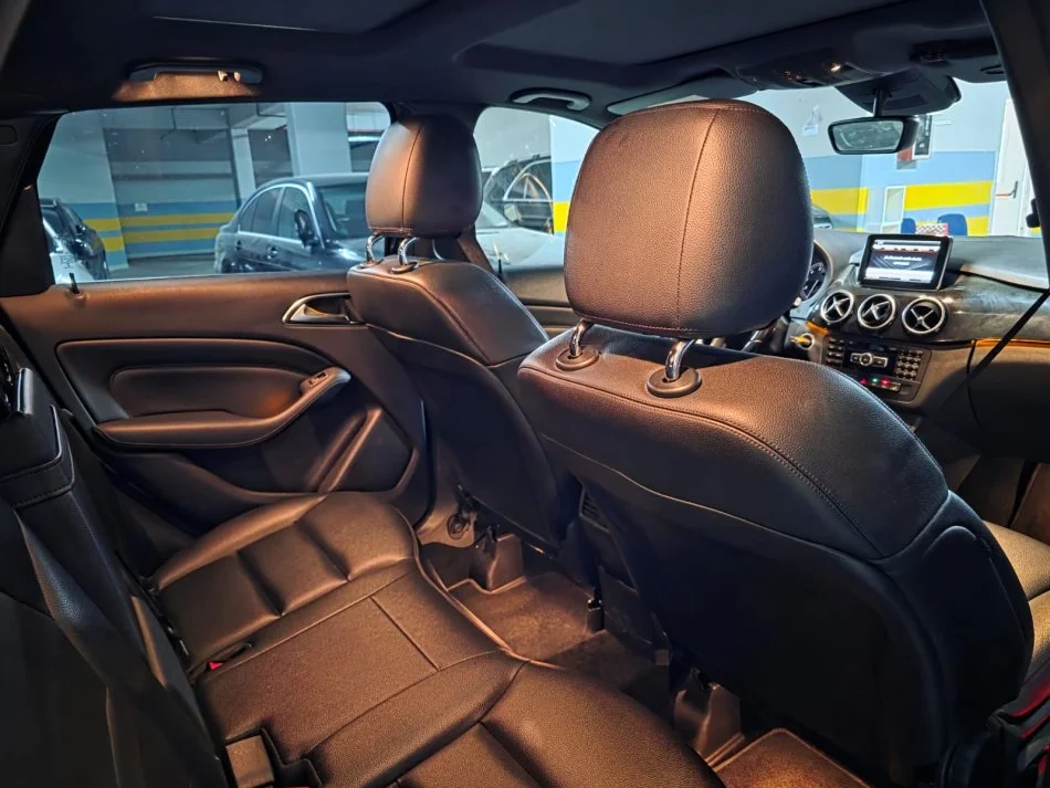 Tirane, shes makine Benz