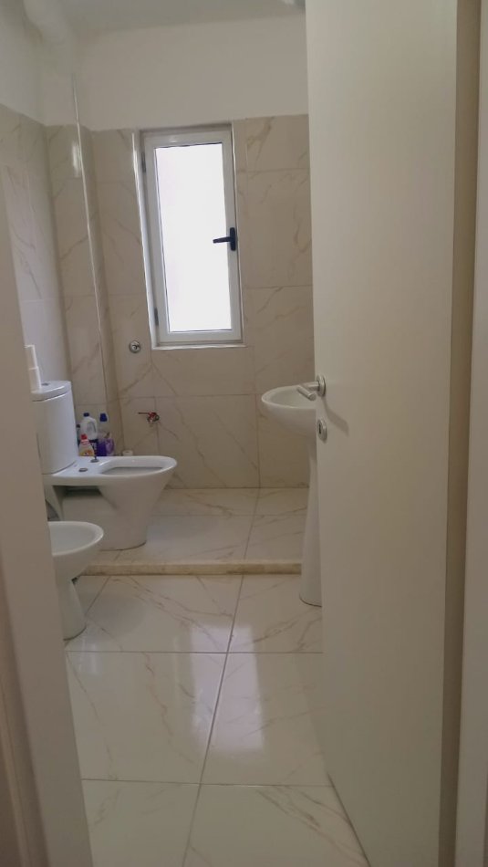 Tirane, jepet me qera apartament 1+1 Kati 4, 52 m² 450 €