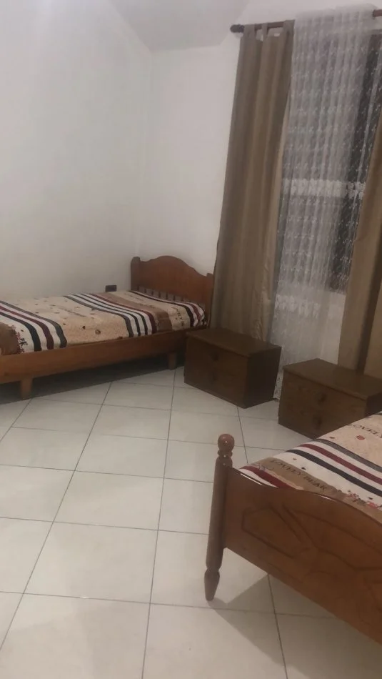 Tirane, jepet me qera 2+1 Kati 3, 100 m² 550 € (stavri themeli)