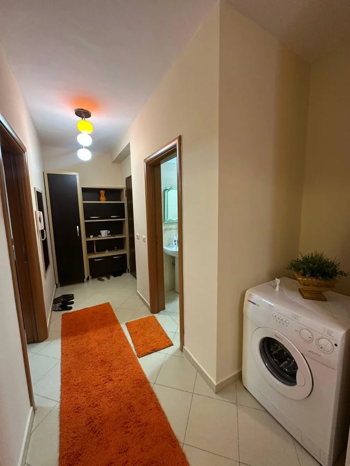 Tirane, jepet me qera apartament 2+1+Ballkon Kati 5, 550 € (Rruga Kavajës , Condor Center)