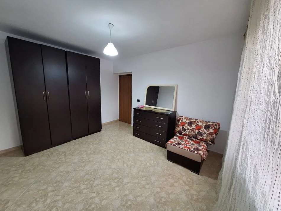 Tirane, jepet me qera apartament Kati 1, 60 m² 400 € (Rruga sali nevics)