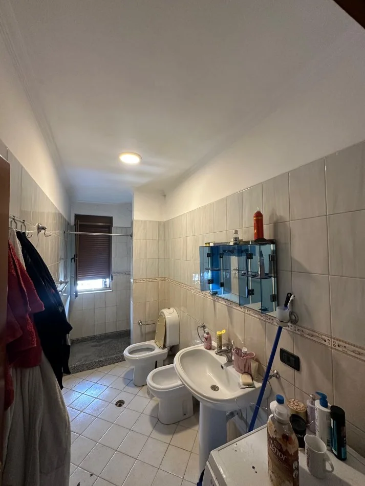 Tirane, jepet me qera apartament 1+1 Kati 5, 85 m² 470 € (Zogu i zi)