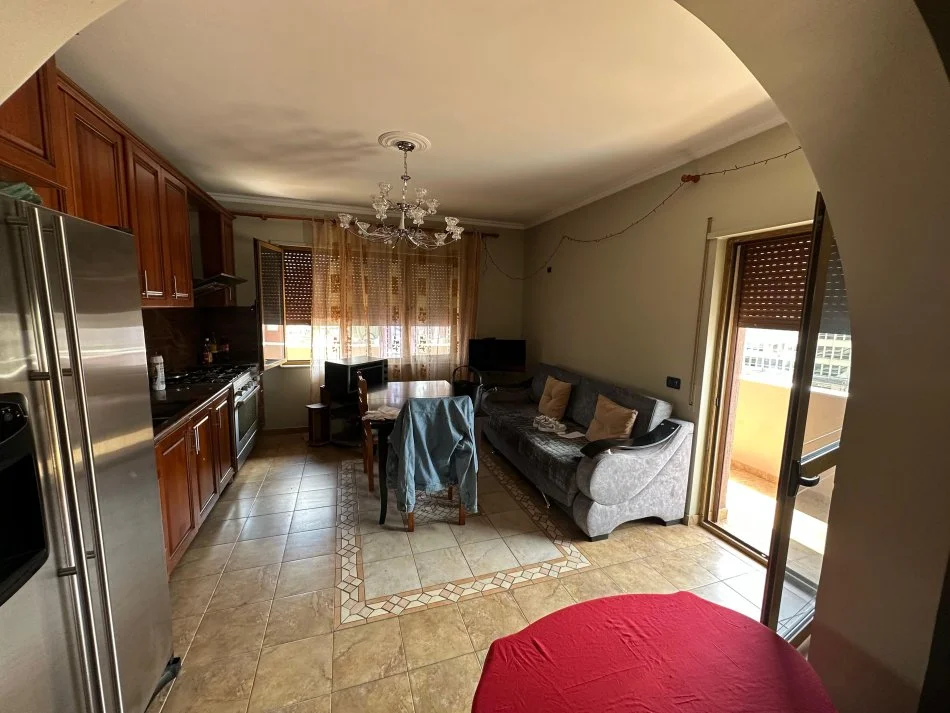 Tirane, jepet me qera apartament 1+1 Kati 5, 85 m² 470 € (Zogu i zi)