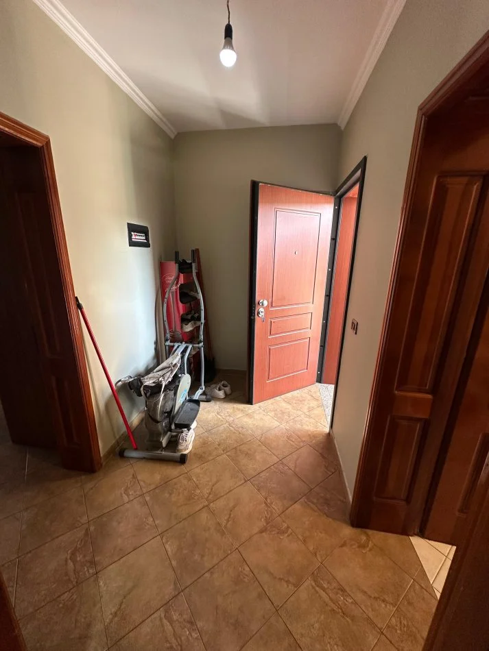 Tirane, jepet me qera apartament 1+1 Kati 5, 85 m² 470 € (Zogu i zi)