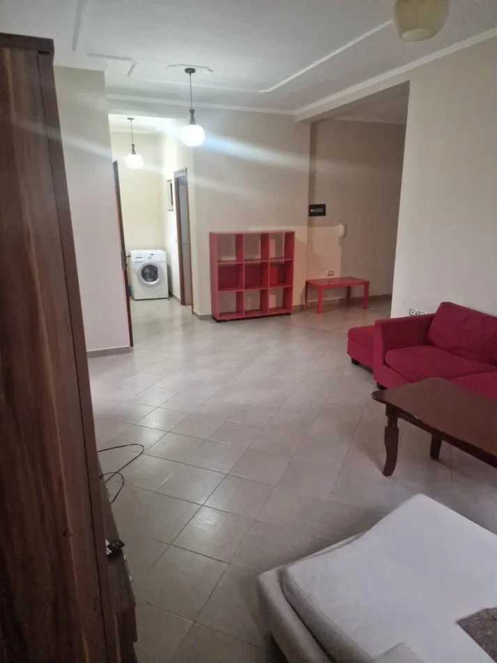 Tirane, jepet me qera apartament 2+1 Kati 3, 150 m² 500 € (Brryli)