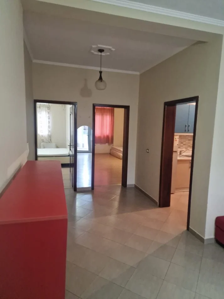 Tirane, jepet me qera apartament 2+1 Kati 3, 150 m² 500 € (Brryli)
