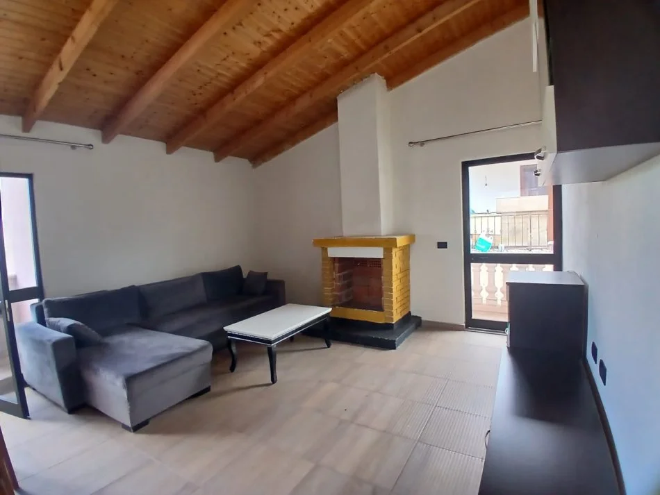 Tirane, jepet me qera apartament 1+1 Kati 4, 120 m² 500 € (Fusha aviacionit)