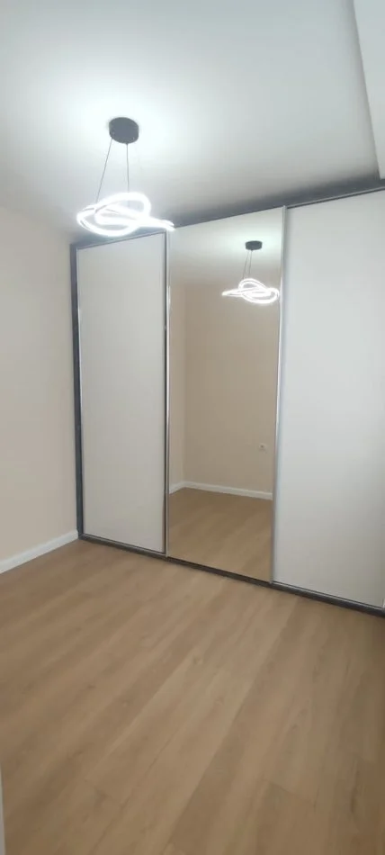 Tirane, shitet apartament 2+1 Kati 7, 103 m² 141.000 € (Laprake)