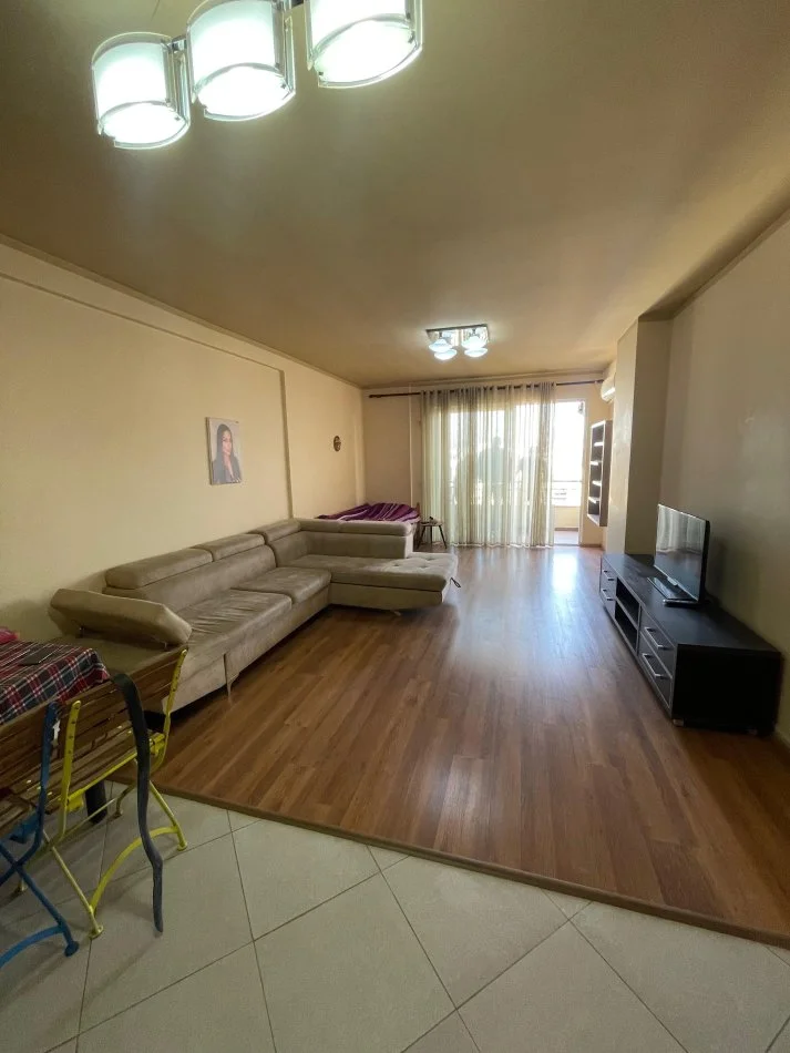 Tirane, shitet apartament 1+1 Kati 8, 112 m² 150.000 € (Astir)