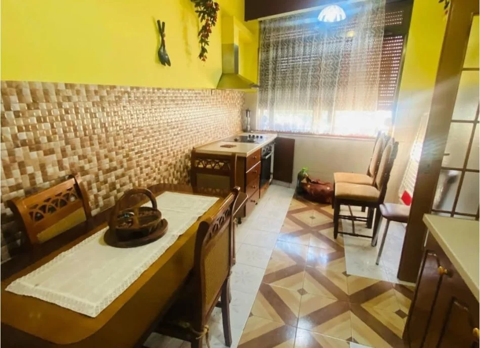 Tirane, jepet me qera apartament 1+1 Kati 2, 55 m² 400 € (Mozaiku)