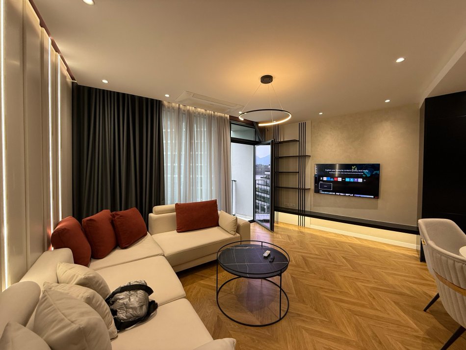 Tirane, jepet me qera apartament 1+1+Ballkon Kati 4, 78 m² 1.500 € (Liqeni Artificial)