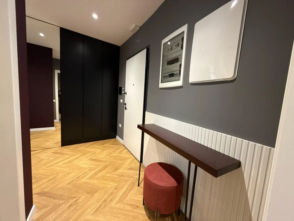 Tirane, jepet me qera apartament 1+1+Ballkon Kati 4, 78 m² 1.500 € (Liqeni Artificial)