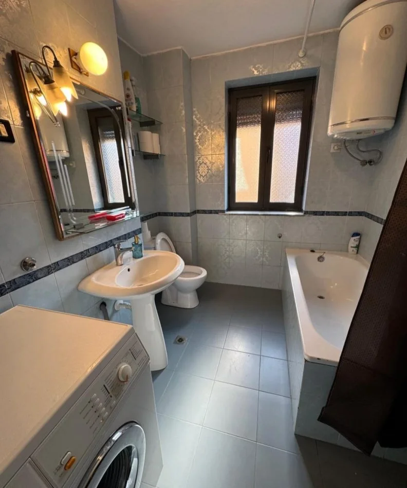 Tirane, jepet me qera apartament 2+1 Kati 2, 78 m² 600 € (Rruga e durresit)