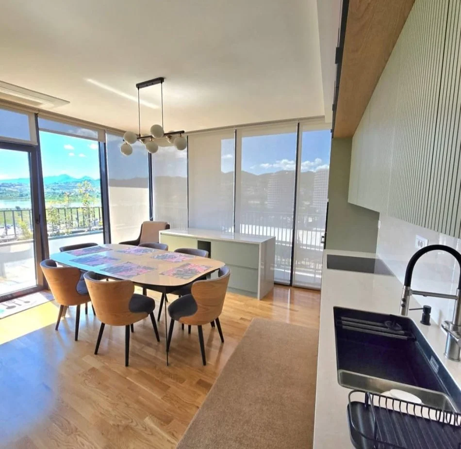 Tirane, shitet apartament 3+1 Kati 4, 238 m² 750.000 € (Rruga e kosovarve)