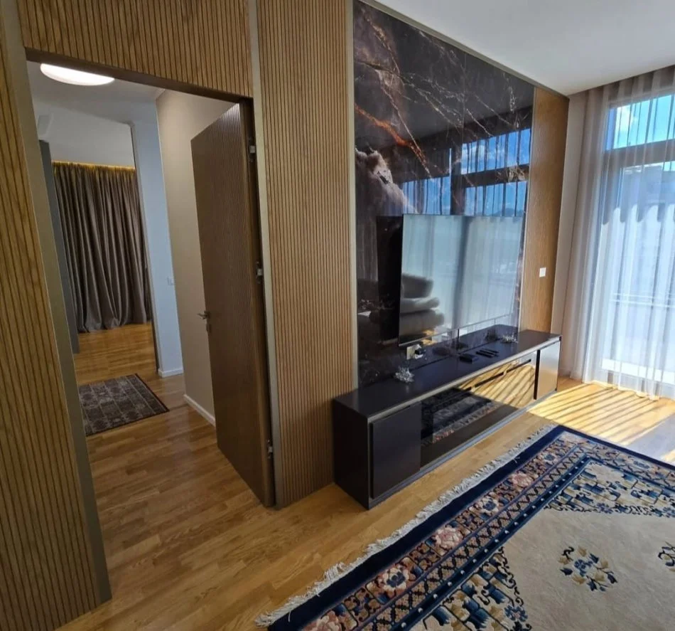 Tirane, shitet apartament 3+1 Kati 4, 238 m² 750.000 € (Rruga e kosovarve)