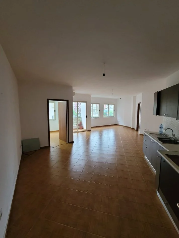 Tirane, shitet apartament Kati 3, 127 m² 162.000 € (Yzberisht)