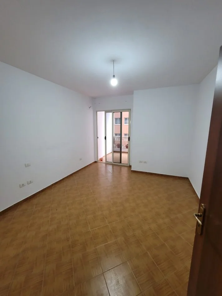 Tirane, shitet apartament Kati 3, 127 m² 162.000 € (Yzberisht)