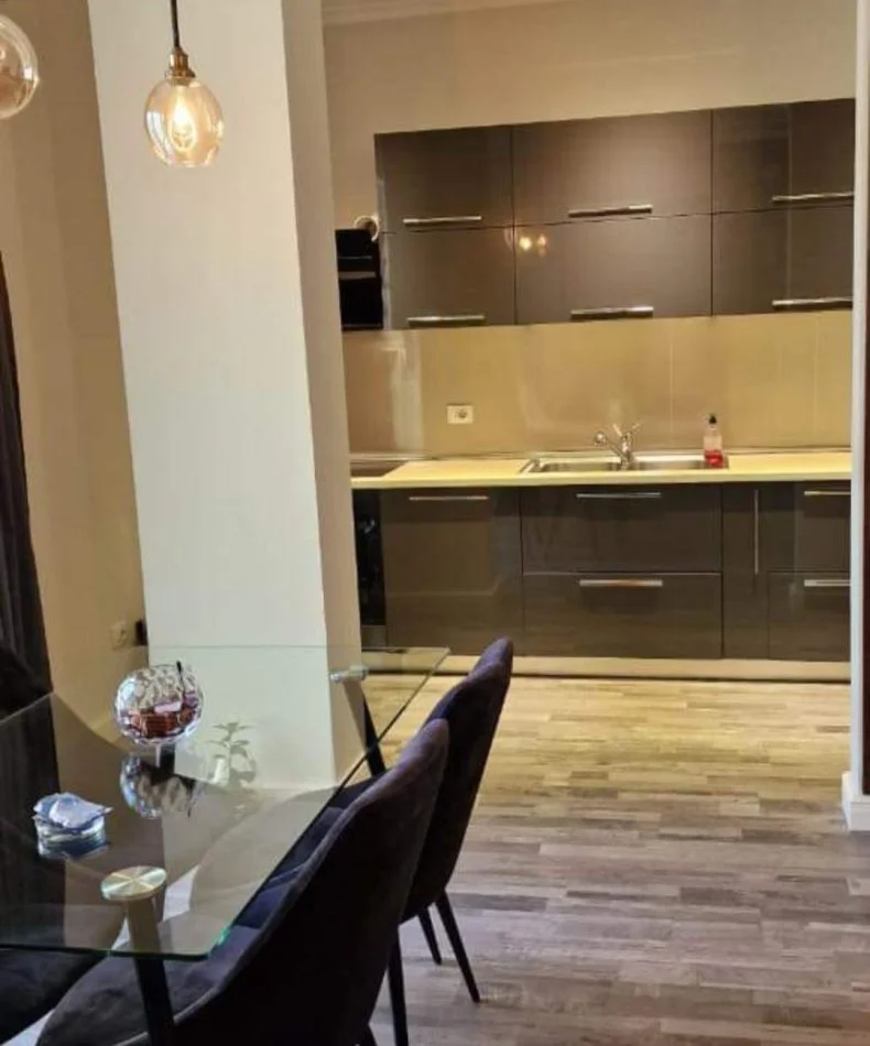 Tirane, shitet apartament 2+1 Kati 4, 102 m² 230.000 € (Kopshti zologjik)