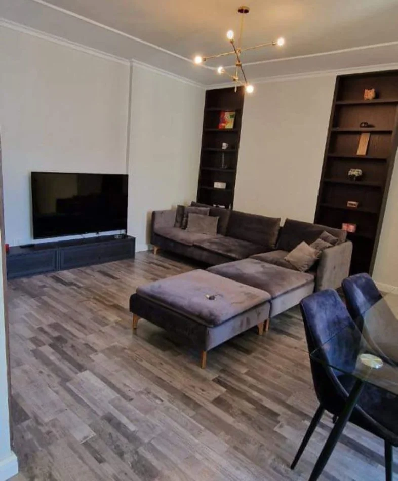 Tirane, shitet apartament 2+1 Kati 4, 102 m² 230.000 € (Kopshti zologjik)