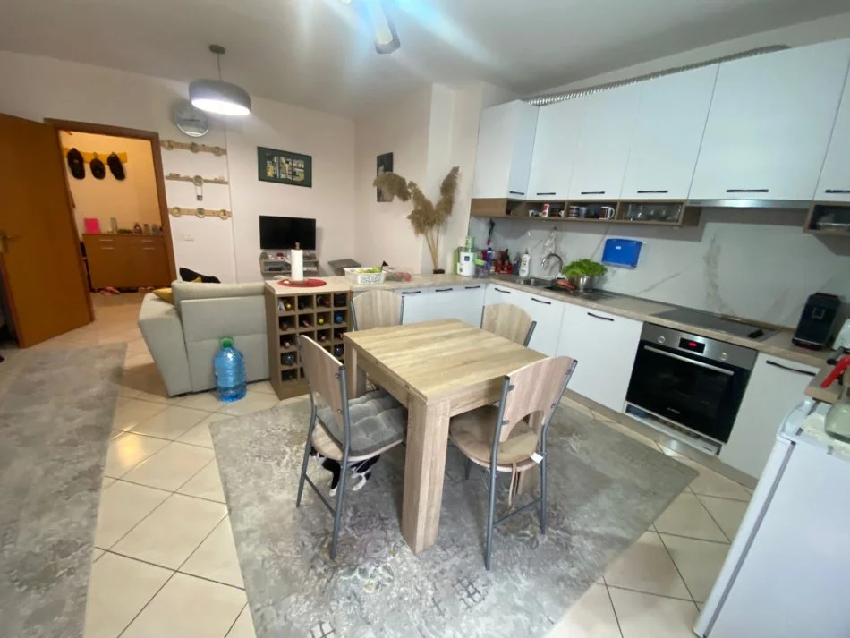 Tirane, shitet apartament 2+1 Kati 2, 87 m² 130.000 € (Fresk)