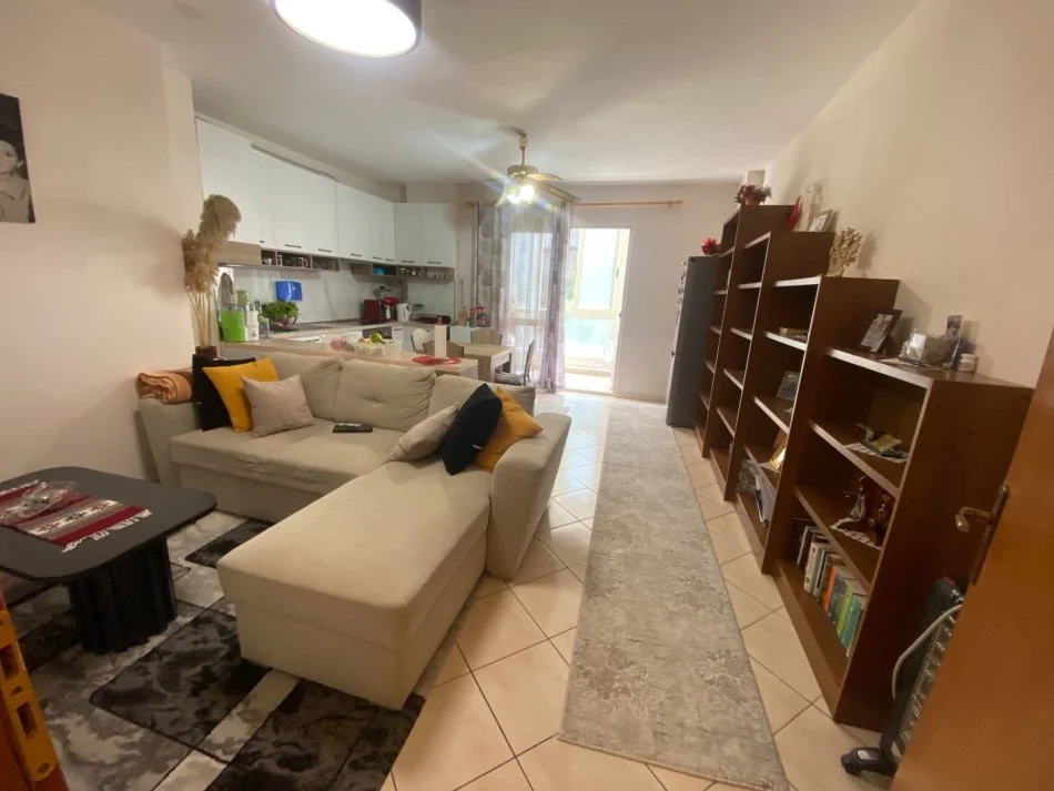 Tirane, shitet apartament 2+1 Kati 2, 87 m² 130.000 € (Fresk)