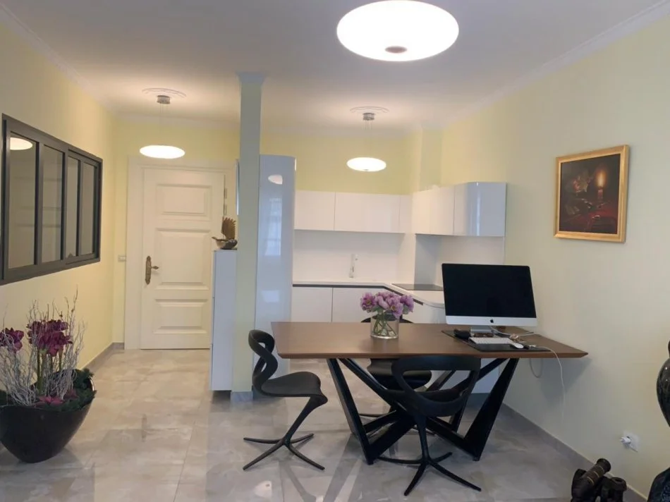 Tirane, jepet me qera apartament 2+1 Kati 6, 80 m² 530 € (Ish parku)