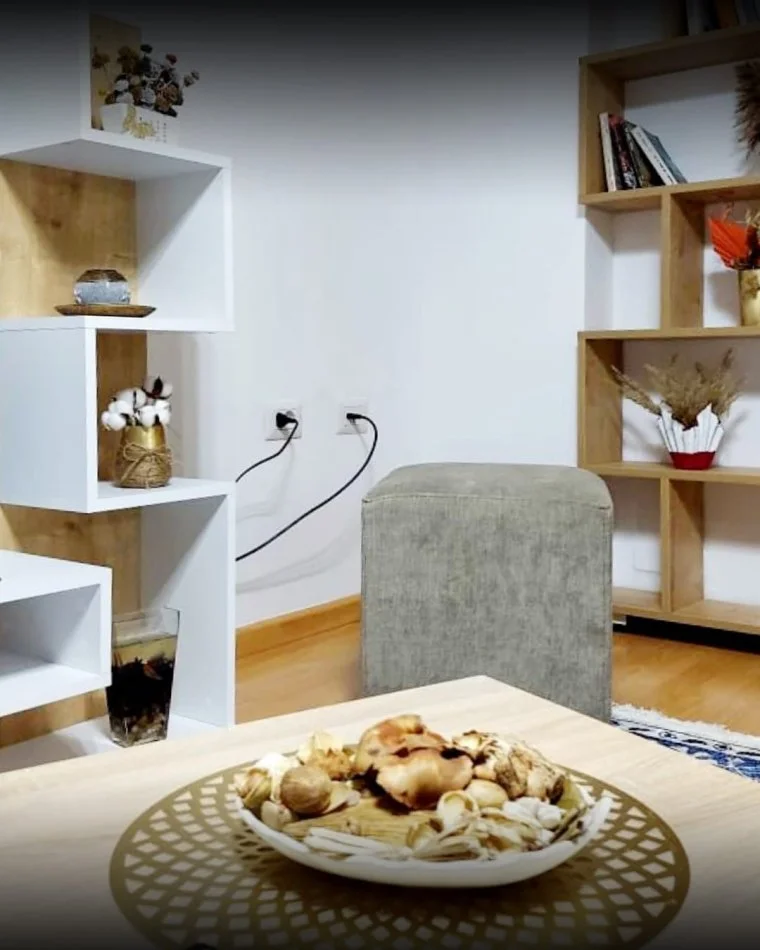 Tirane, jepet me qera apartament 2+1+Ballkon , 81 m² 701 € (QENDER)