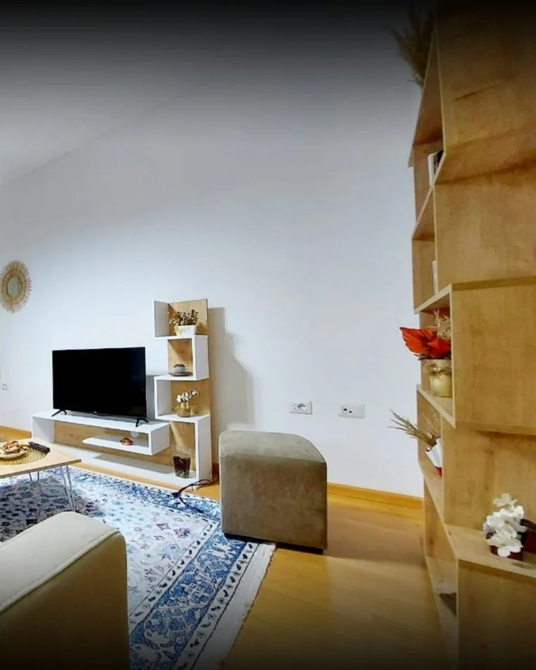 Tirane, jepet me qera apartament 2+1+Ballkon , 81 m² 701 € (QENDER)