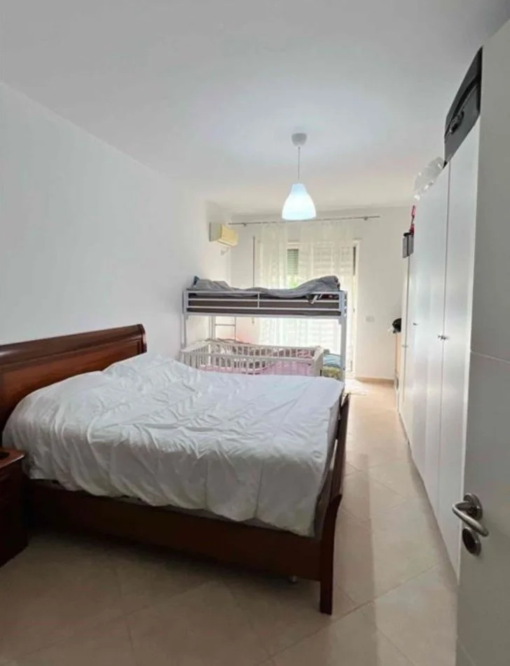 Tirane, shitet apartament 1+1+Ballkon Kati 2, 82 m² 98.000 € (Fresk , tek Spar 2)