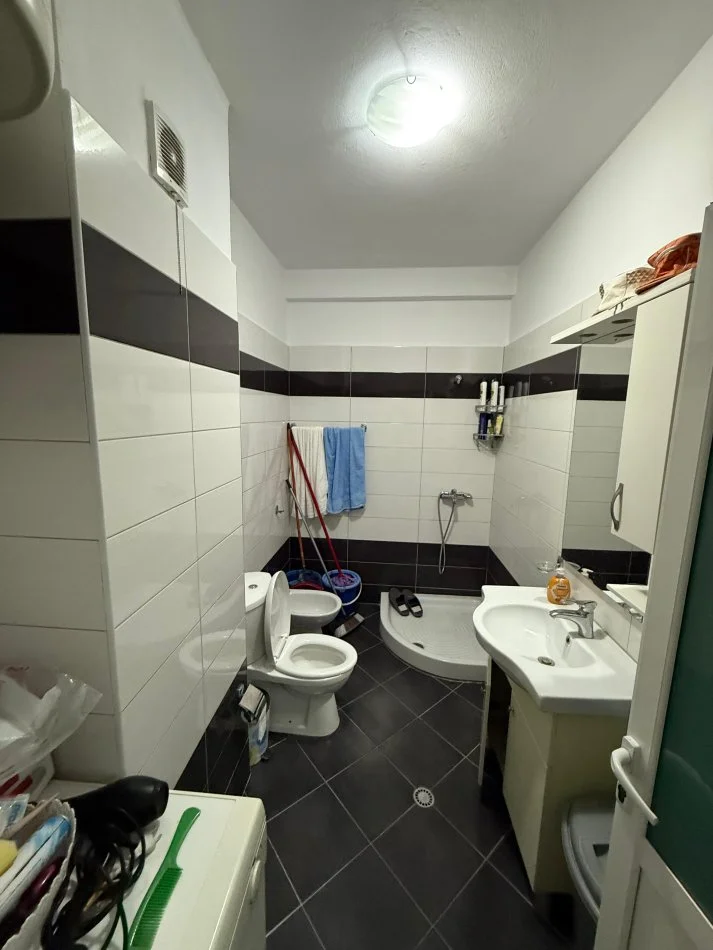 Tirane, jepet me qera apartament 1+1 Kati 3, 52 m² 400 € (Astir)