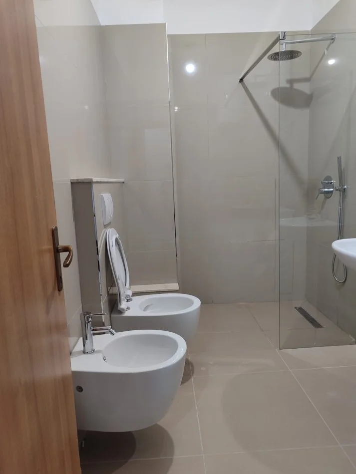 Tirane, jepet me qera apartament 2+1+Aneks+Ballkon , 90 m² (Te kopshti zoologjik)