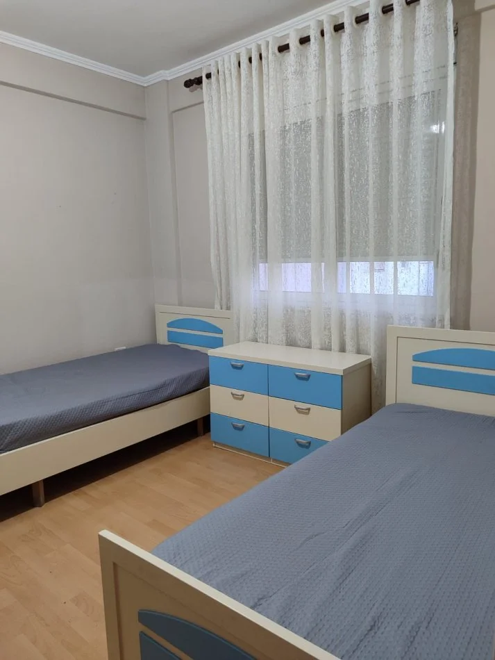 Tirane, jepet me qera apartament 2+1+Aneks+Ballkon Kati 2, 85 m² 500 € (Kopshti zoologjik)