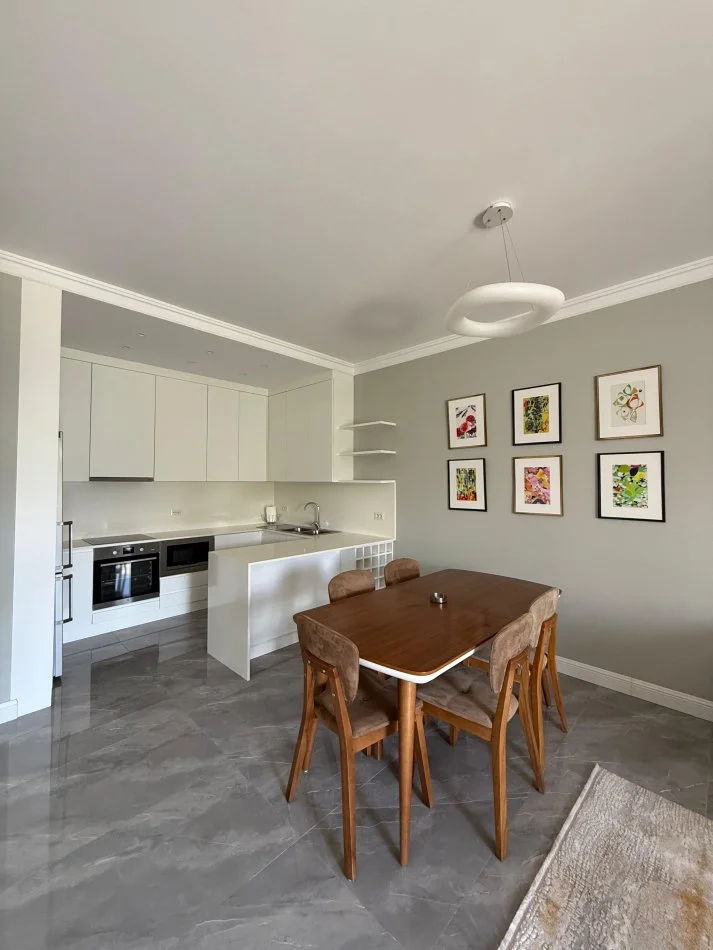 Tirane, jepet me qera apartament 2+1+Ballkon Kati 2, 125 m² 1.600 € 