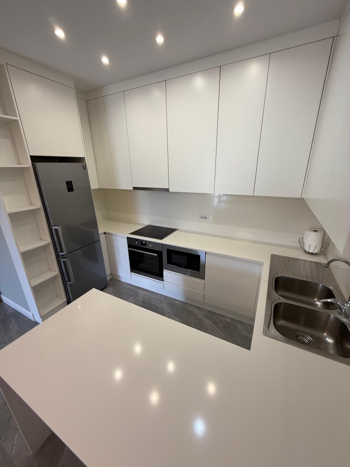 Tirane, jepet me qera apartament 2+1+Ballkon Kati 2, 125 m² 1.600 € 