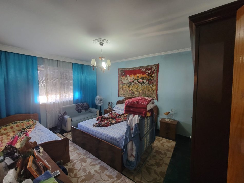 Tirane, shitet apartament 2+1+Ballkon Kati 4, 71 m² 110.000 € (Rruga Xhanfize Keko Porcelan)