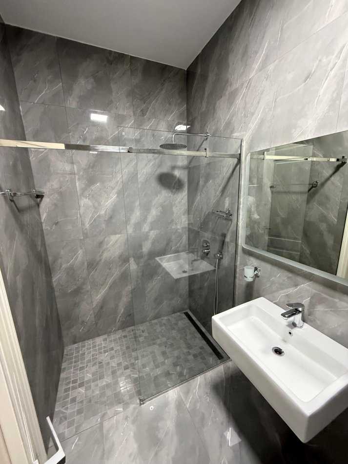 Tirane, jepet me qera apartament 2+1+Ballkon Kati 2, 125 m² 1.600 € 