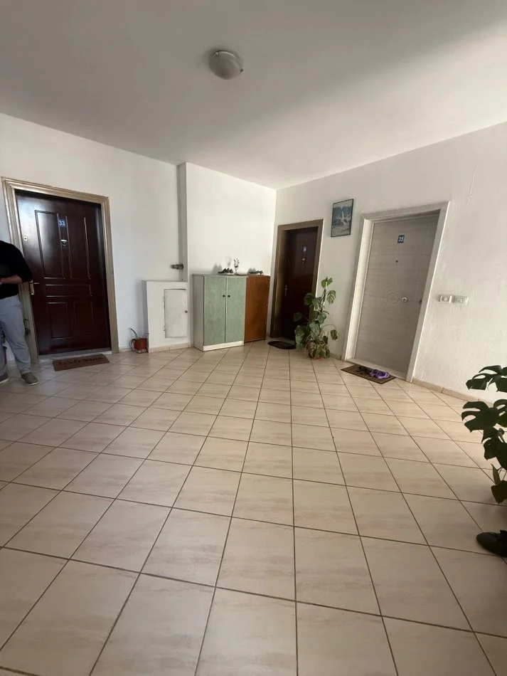 Tirane, shitet apartament 2+1+Ballkon Kati 7, 85 m² 135.000 € (Bulevardi bajram curri)